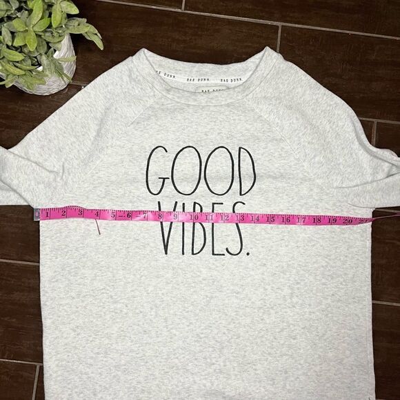 Rae Dunn “GOOD VIBES" Studio Raglan Sweatshirt sz Large - Picture 6 of 8